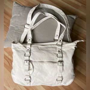 Candie’s large white slouchy satchel style handbag